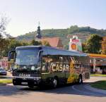 VAN HOOL T915 ALICRON von C�SAR / Wien im September 2013 in Krems unterwegs.
