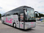 Van Hool T917 Astron von Meidl Reisen aus Nieder�sterreich in Krems gesehen.