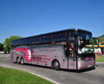 Van Hool T917 Astron von Neubauer Reisen aus Ober�sterreich in Krems gesehen.