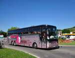 Van Hool T917 Astron von Neubauer Reisen aus Ober�sterreich in Krems gesehen.