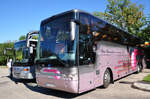 Van Hool T917 Astron von Neubauer Reisen aus Ober�sterreich in Krems gesehen.