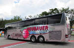 Van Hool T917 Astron von Heuberger Reisen aus Ober�sterreich in Krems gesehen.