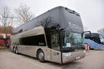 Van Hool TX von WIESINGER Reisen aus Ober�sterreich 2017 in Krems gesehen.