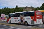 VDL Berkhof mit Hebeb�hne (Rolli Tours) von Blaguss Reisen aus Wien 07/2017 in Krems.