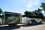 VDL Futura mit Radanh�nger von Twerenbold aus der CH bei Krems gesehen.