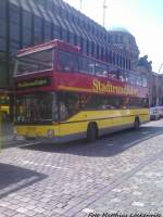 MB der Hamburger Stadtrundfahrten an den Landungsbr�cken am 8.6.13 