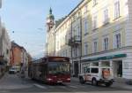 15.07.2013 - Folgende Szene: IVB Mercedes Citaro II Facelift im neuen roten Anstrich unterwegs um 08:25 zwischen den zwei Stationen Innsbruck Triumphpforte (Leopoldstra�e) und Innsbruck