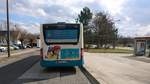 .....NB SW 540 der Stadtwerke Neubrandenburg auf der Linie 5 im April 2018   mit der Werbung f�r die Busschule der Verkehrsbetriebe und der Kampagne CO2 zu sparen 