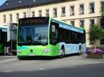 MB Citaro von Rh�nEnergie als Werbetr�ger f�r Fuldaer Fensterhersteller steht am Busplatz Heertor in Fulda, Juni 2017