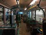 Der Innenraum eines Mercedes Citaro III der Neubrandenburger Verkehrsbetriebe in Neubrandenburg.