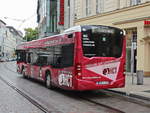 Heckpartie eines Mercedes Benz Citaro des Nahverkehr Schwerin GmbH mit Werbung f�r HairCosmeticTeam (Frieseure aus Leidenschaft) nach dem passieren des Marienplatz in Schwerie am 02.