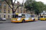 Odessa 5.9.2009  Trolleybusse sowjetischer Bauart ZIU bestimmen noch immer den st�dtischen Busverkehr auf den O-Bus Linien.