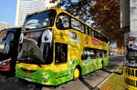 MAN Urbis Doppeldecker von Vienna Sightseeing bei der UNO City in Wien gesehen.