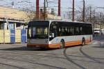 Van Hool Bus Nr. 8104 im Stadtverkehr Br�ssel hier am 19.3.2014 am Bahnhof Midi.
Welcher genauen Unterserie gem�� Einordnungsschema der Bus zuzuordnen ist, kann ich nicht sagen. Ich ordne ihn erst einmal der A 300 Serie zu.