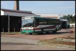 Am 20.08.2015 verl��t ein Mercedes Linienbus, Typ O 407, den Betriebshof der Borkumer Kleinbahn auf Borkum.