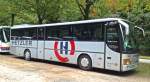 Dieser Setra S315 UL-GT von Hetzler aus Herxheim stand w�hrend eines Bundesligaspiels des 1.FCK auf einem Parkplatz und wartete auf seinen Einsatz.
