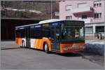 Ein Bus der   Auto AG Uri  wartet in G�schenen auf die Fahrt nach Fl�elen.