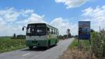 Bus der Linie 9 nach XE BUYT in der N�he von Chau Doc in Vietnam bei einem Lotosfeld.(19.8.2013)
