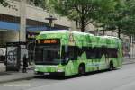 HHA 1144 am 27.6.2012 auf der Schnellbus-Linie 35 nach Hamburg Messe an der Haltestelle Gerhart-Hauptmann-Platz in der M�nckebergstr.