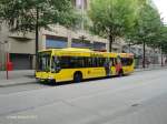 HHA 6405 am 27.6.2012 auf der Schnellbus-Linie 37 zum Schenefelder Platz an der Haltestelle Gerhard-Hauptmann-Platz in M�nckebergstr.