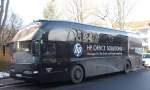 Ein Neoplan Starliner 1 mit Werbung in Maichingen