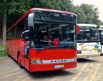 Dieser Setra S315 UL aus dem Kreis Alzey stand w�hrend eines Bundesligaspiels des 1.FCK auf einem Parkplatz und wartete auf seinen Einsatz.