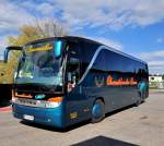 SETRA S415 HD von BAUM�LLER Reisen am 28.9.2012 in Krems an der Donau gesehen.