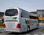 NEOPLAN STARLINER von STUMPTNER Reisen aus Ober�sterreich,Krems,29.9.2012.