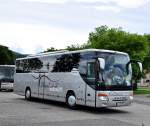 SETRA 415 GT- HD von Weinlandreisen / �sterreich am 22.5.2013 in Krems an der Domau.