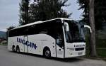 Volvo 9700 von Luggin Reisen aus �sterreich im Herbst 2013 in D�rnstein gesehen.